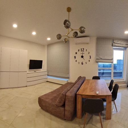 Apartplus - Затишні Апартаменти Dnipro Bagian luar foto