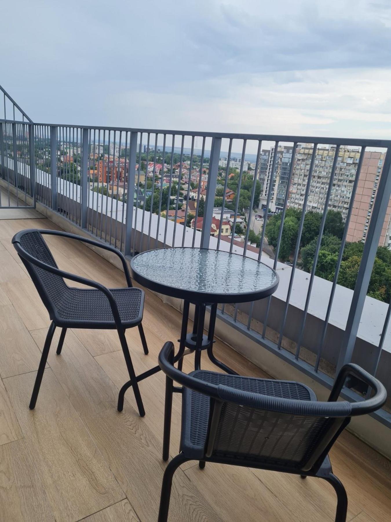 Apartplus - Затишні Апартаменти Dnipro Bagian luar foto
